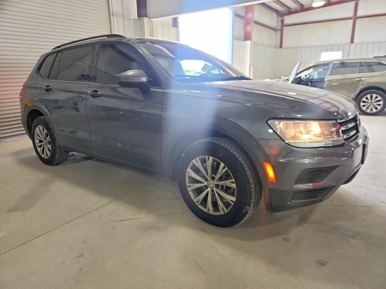 2020 Volkswagen Tiguan S - Фото 4