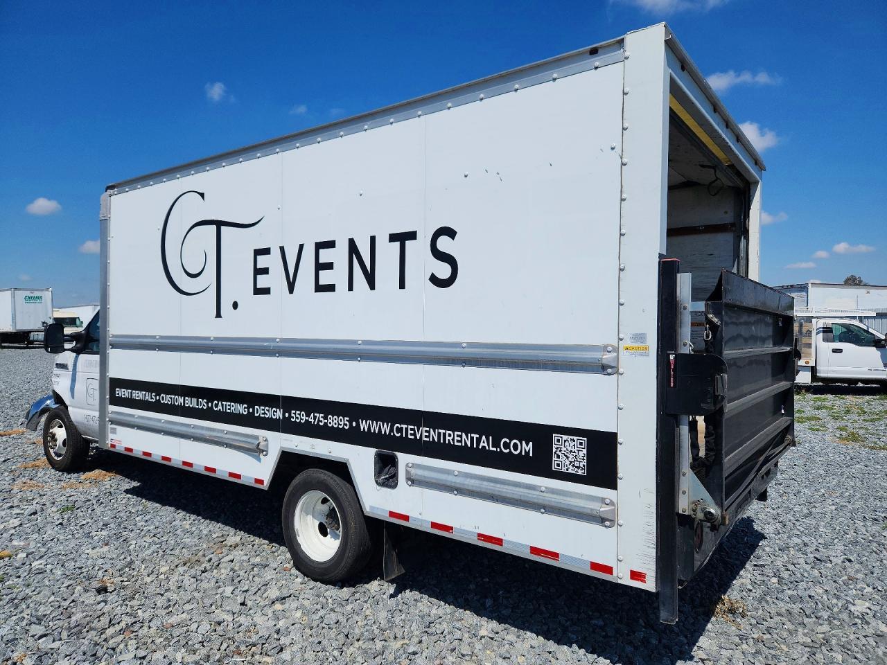 2017 Ford E350 Box Truck - Фото 2