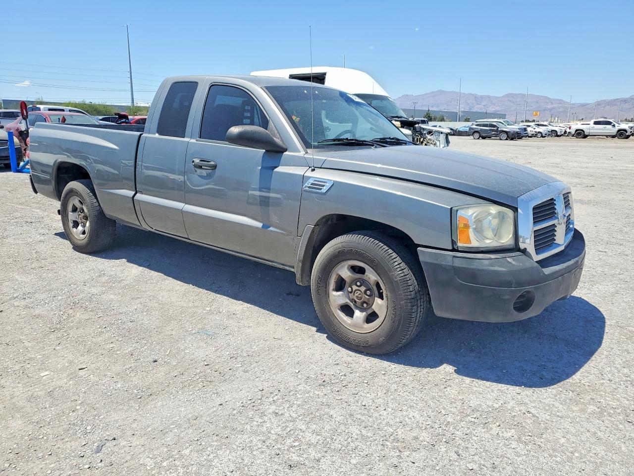 2005 Dodge Dakota St - Фото 4