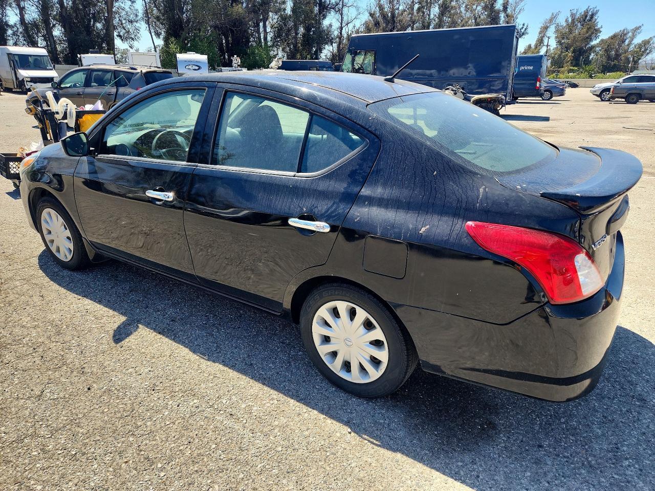 2015 Nissan Versa - Фото 2