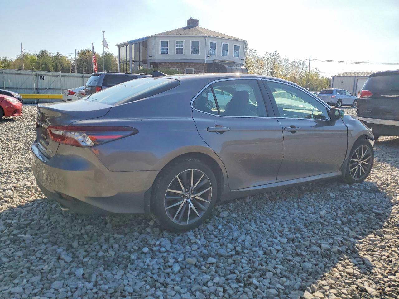 2022 Toyota Camry Xle - Фото 3