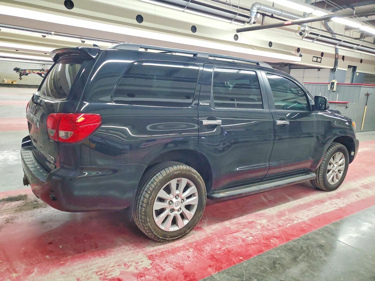 2016 Toyota Sequoia Platinum - Фото 3