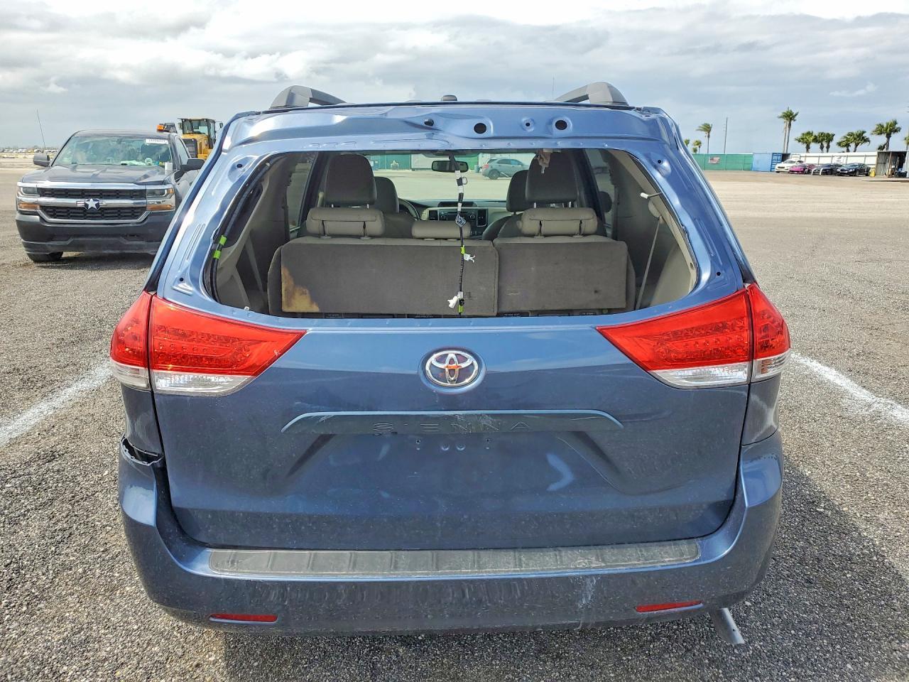 2014 Toyota Sienna Xle 8-Passenger - Image 6