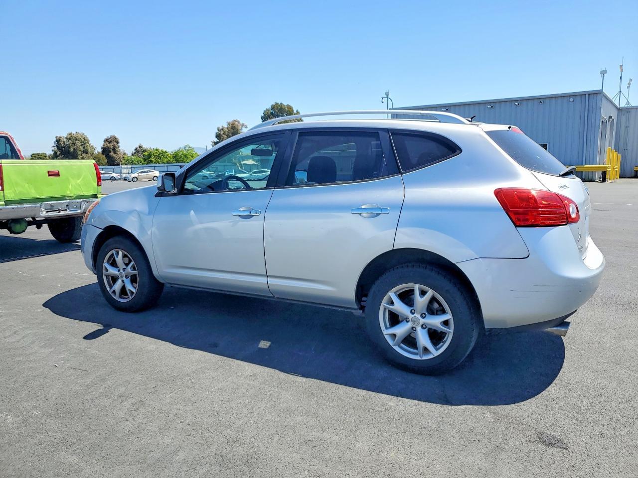2010 Nissan Rogue Sl - Image 2