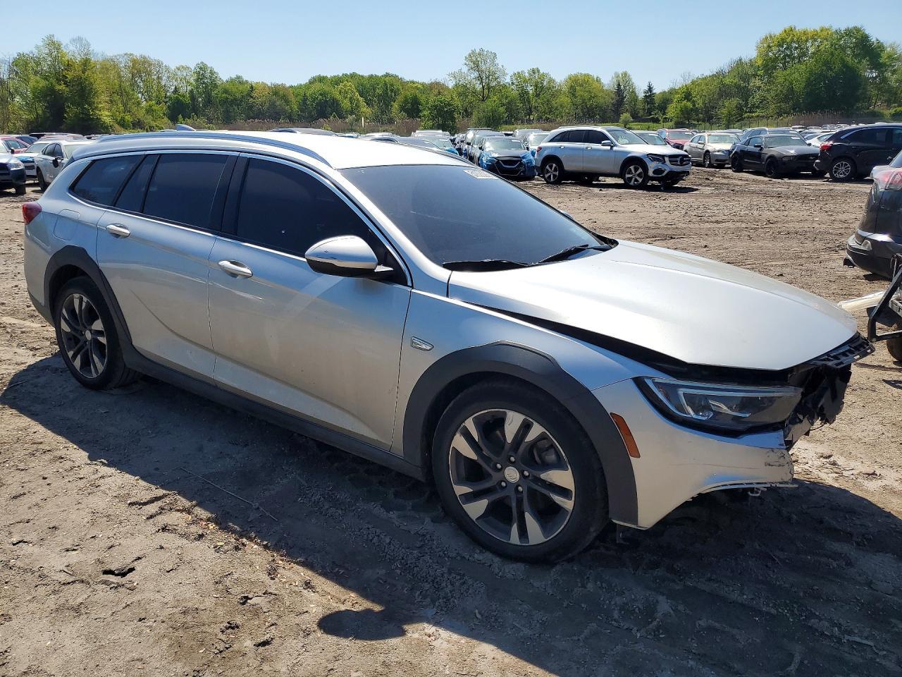 2019 Buick Regal Tourx Essence - Image 4