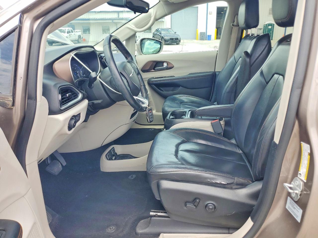 2017 Chrysler Pacifica Touring L - Фото 7
