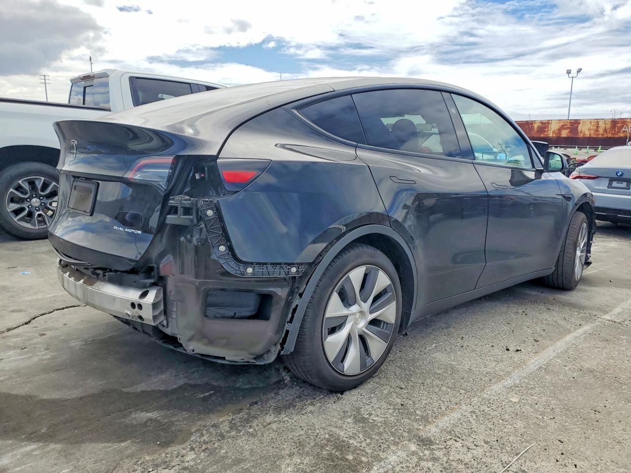 2024 Tesla Model Y - Фото 3