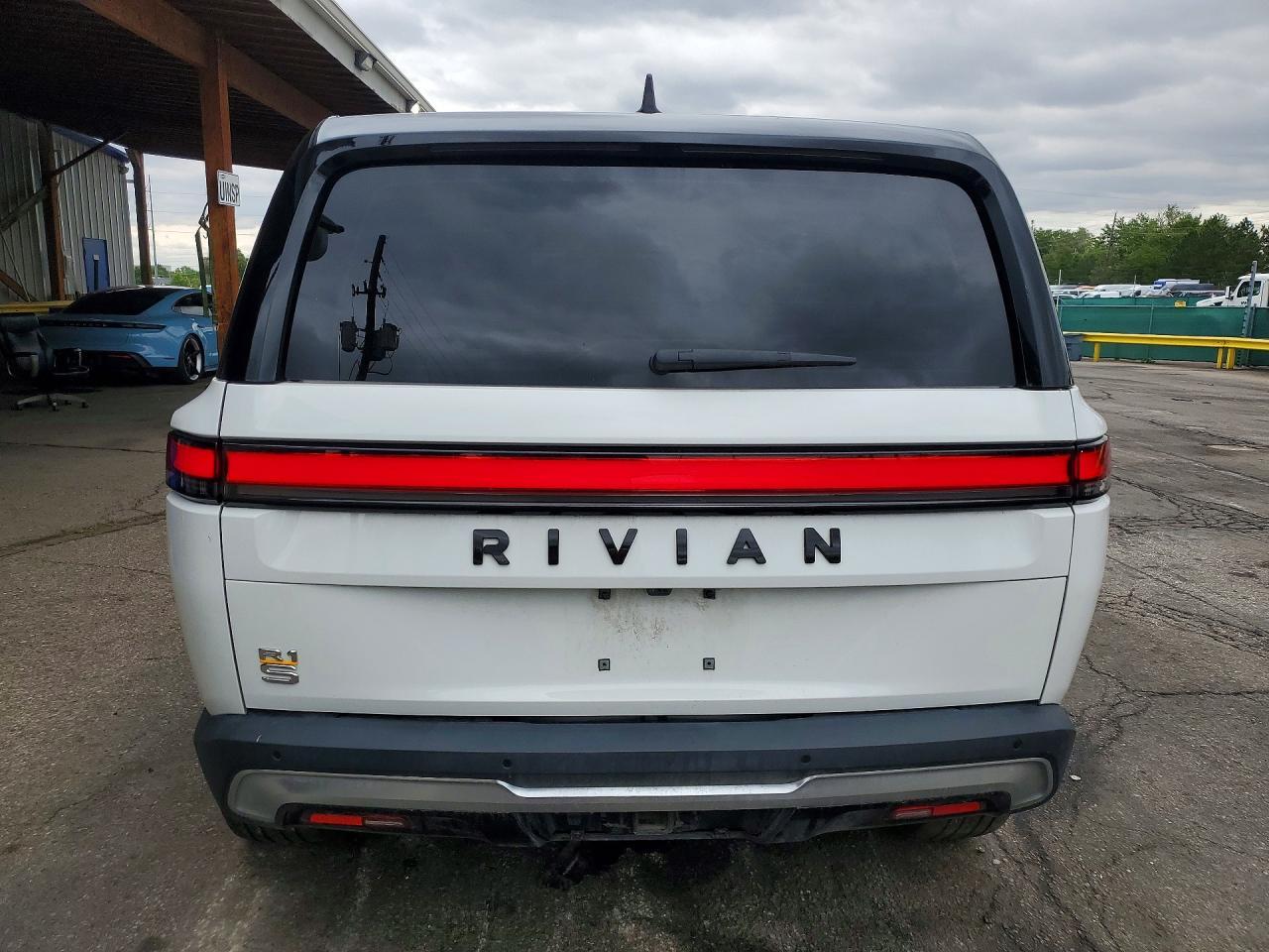 2023 Rivian R1S Adventure - Фото 6