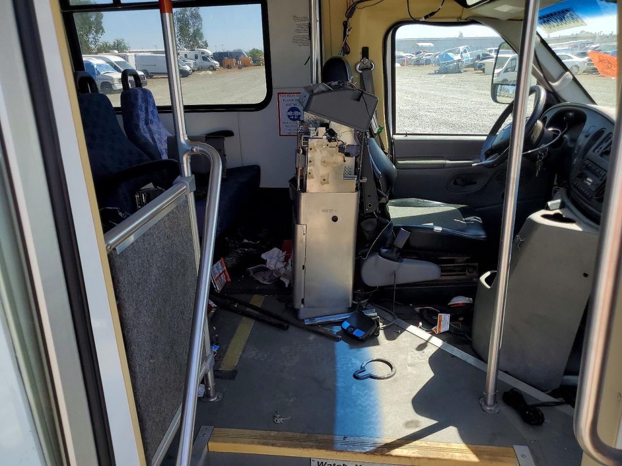 2008 Ford Econoline E450 Super Duty Cutaway Van - Фото 5