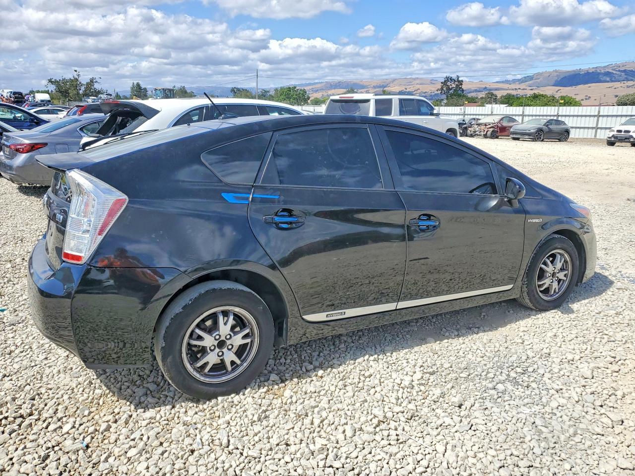 2011 Toyota Prius Three - Фото 3