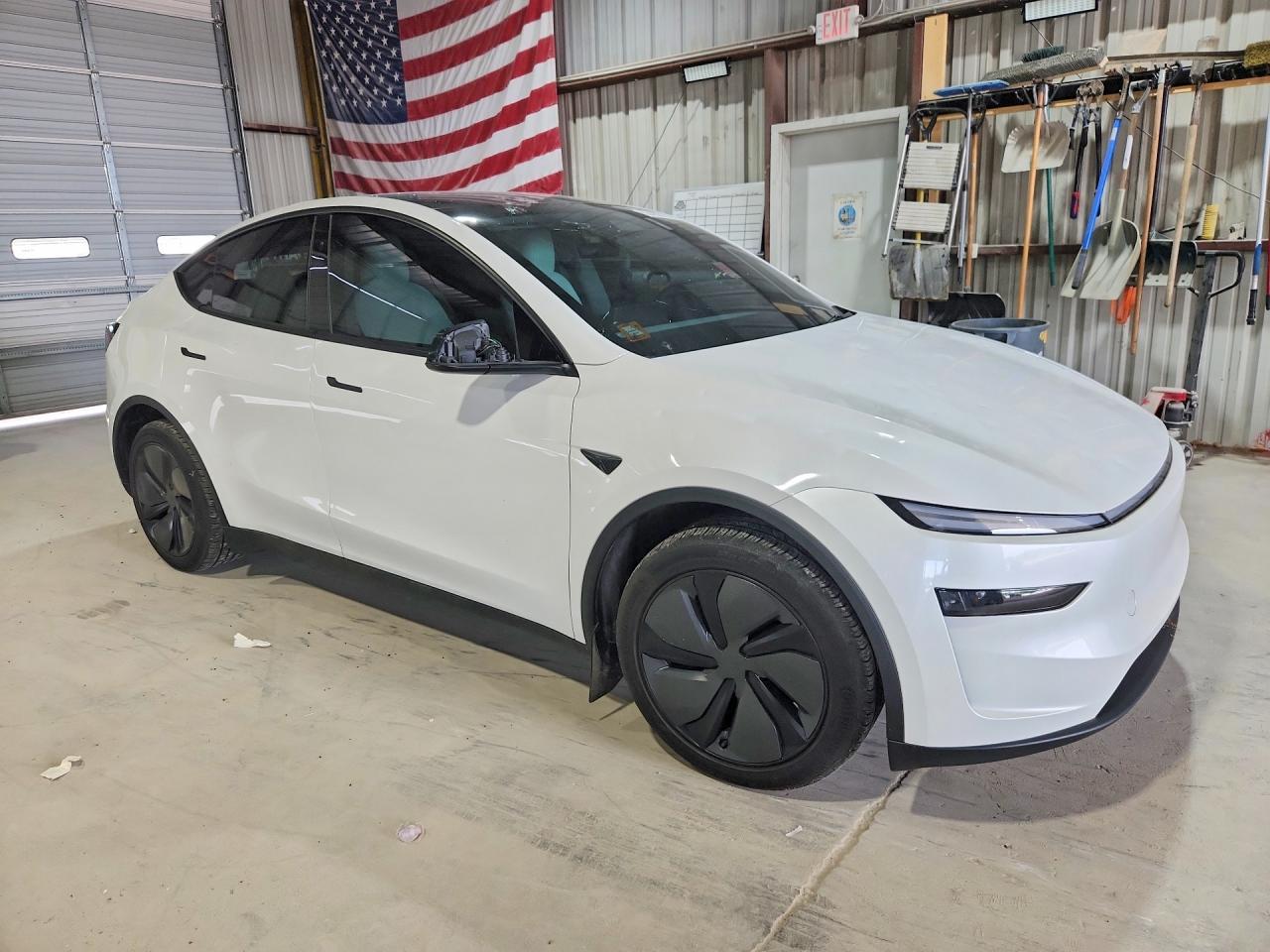 2026 Tesla Model Y - Фото 4