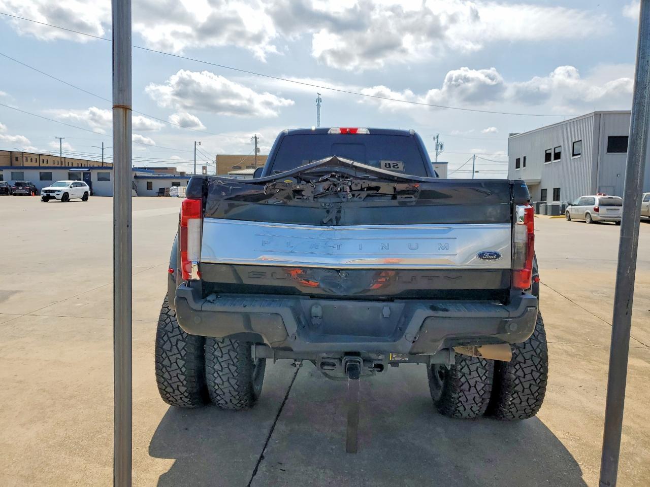 2017 Ford F350 Super Duty - Image 6