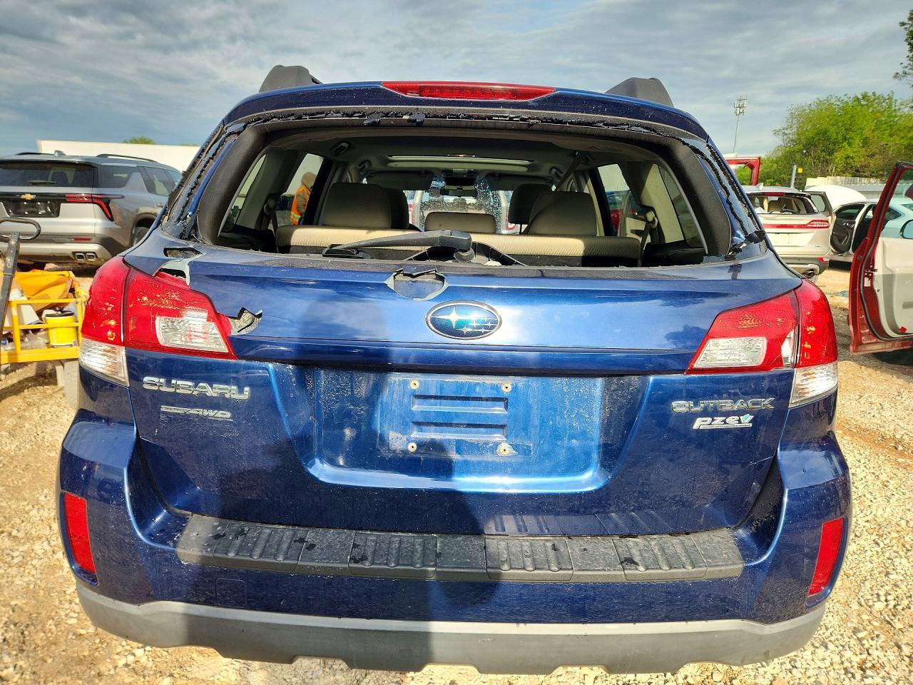 2010 Subaru Outback 2.5I Premium - Image 6