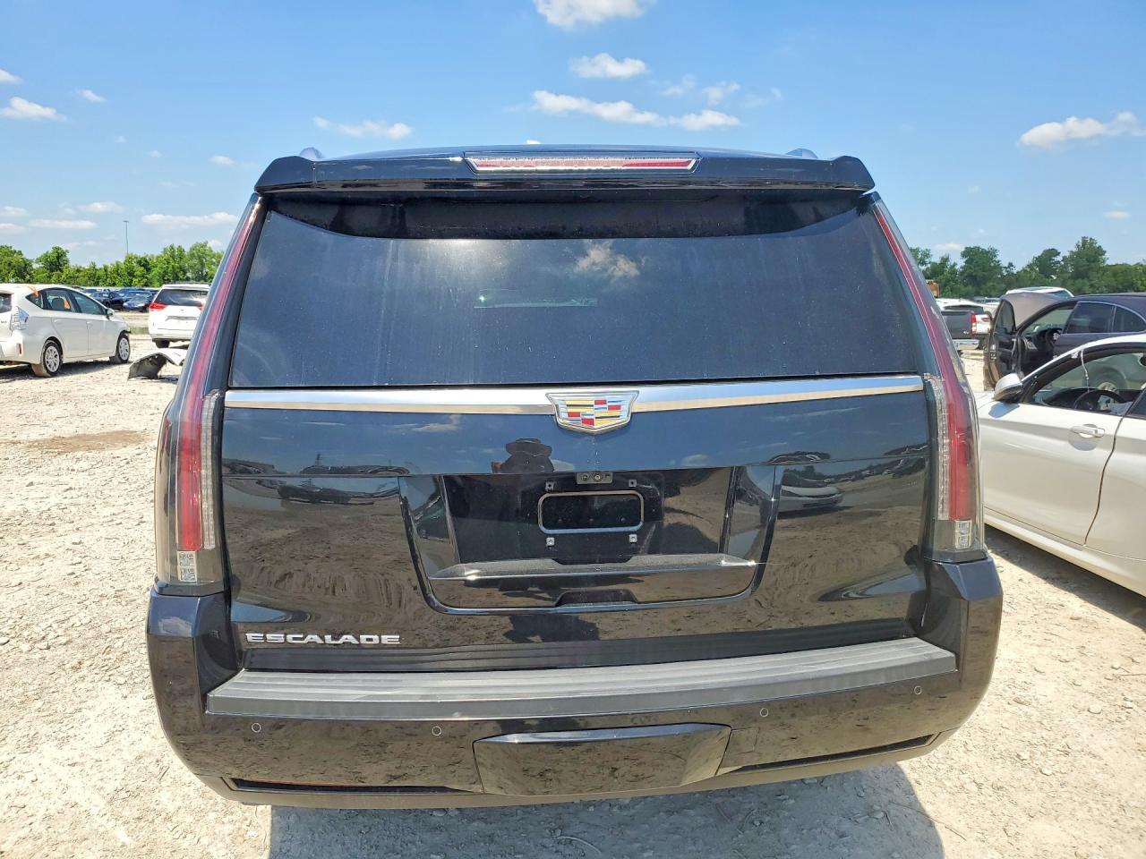 2017 Cadillac Escalade Luxury - Image 6