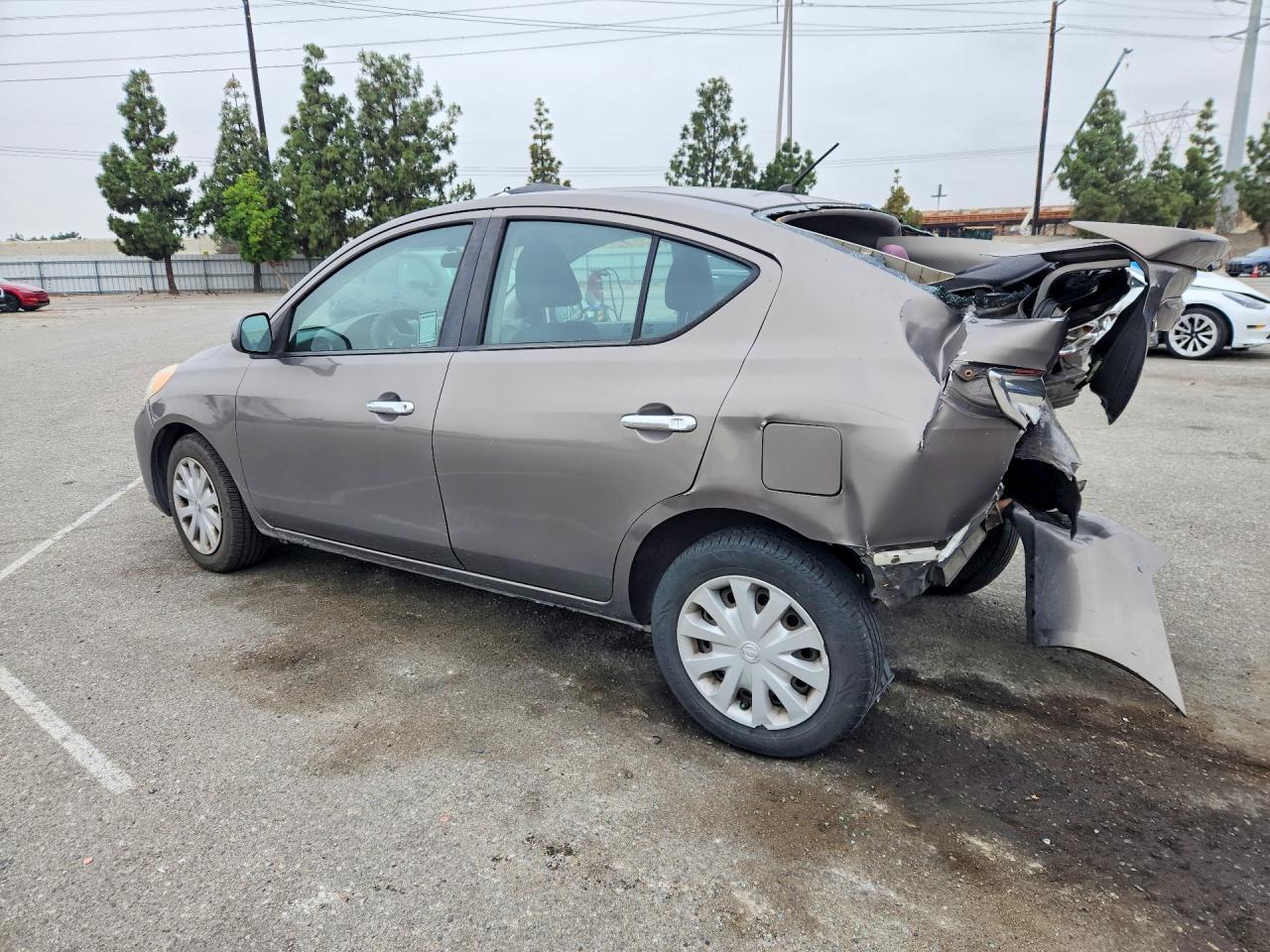 2013 Nissan Versa 1.6 S - Image 2