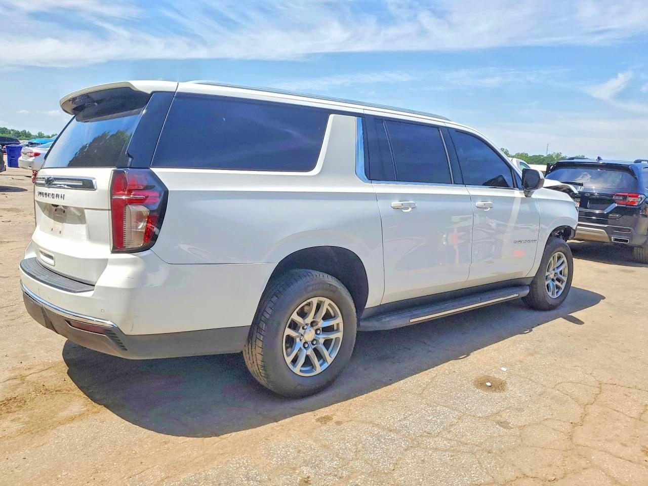 2021 Chevrolet Suburban K1500 Ls - Фото 3