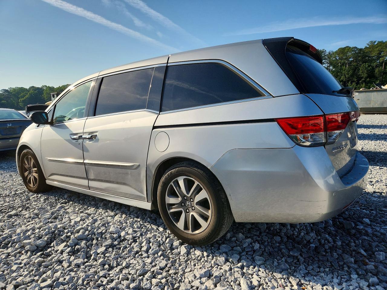 2015 Honda Odyssey Touring - Image 2