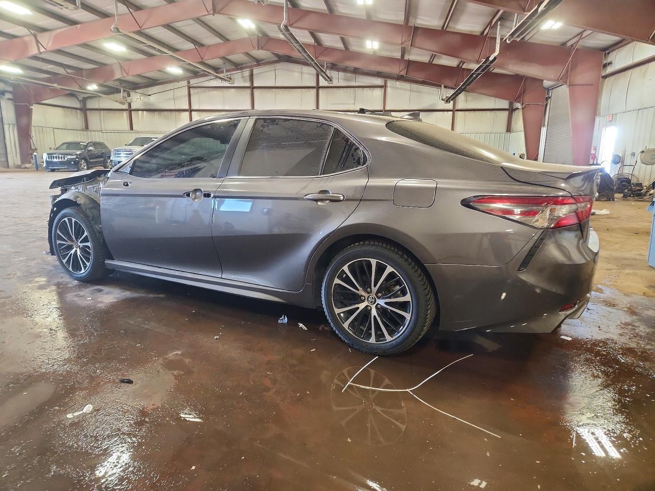 2019 Toyota Camry Se - Фото 2