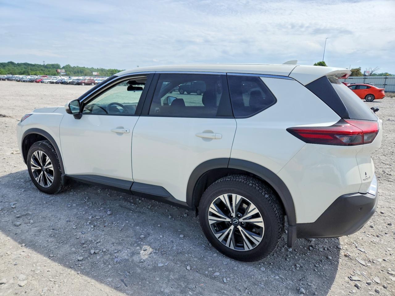 2023 Nissan Rogue Sv - Image 2