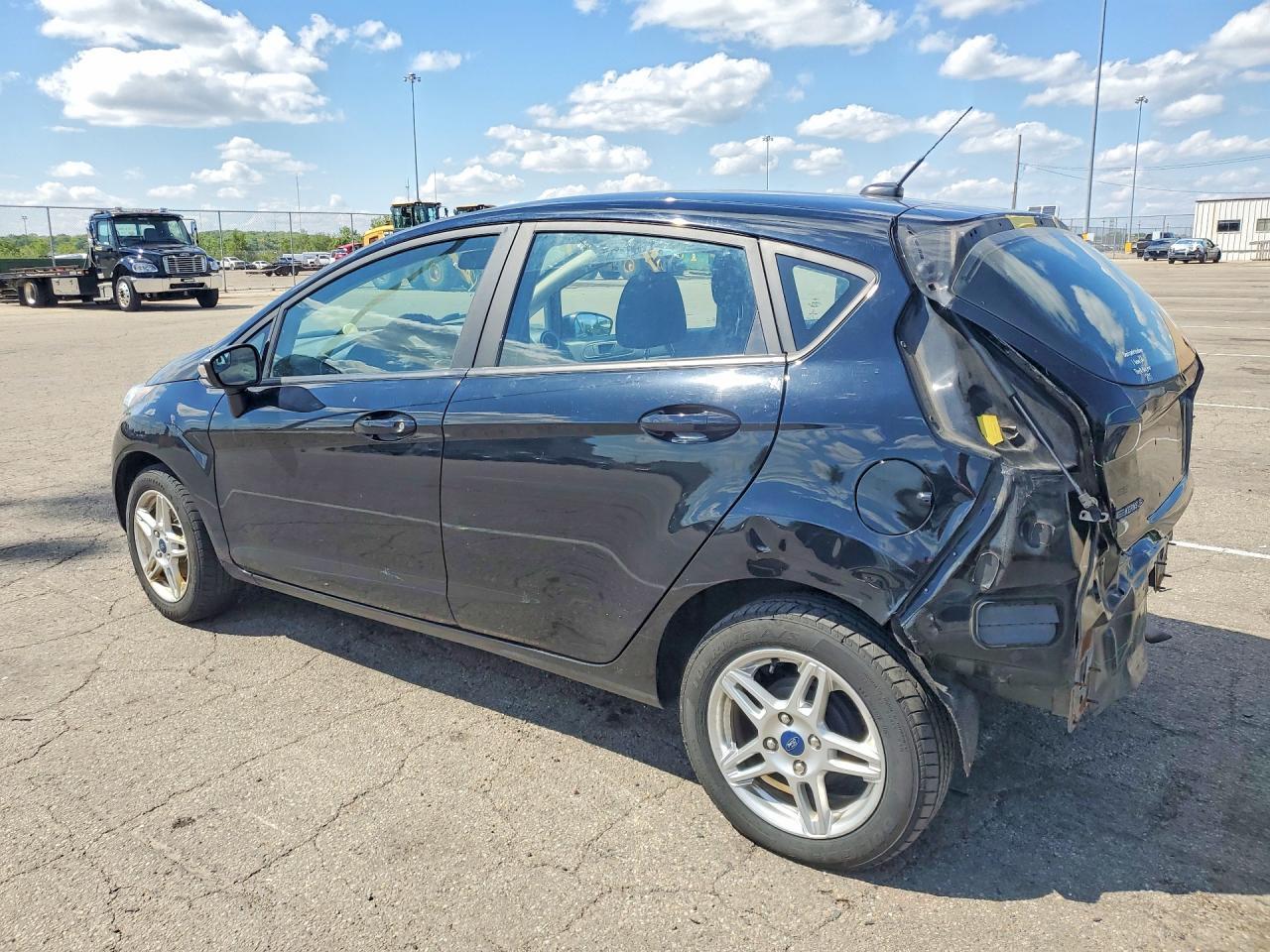 2019 Ford Fiesta Se - Фото 2