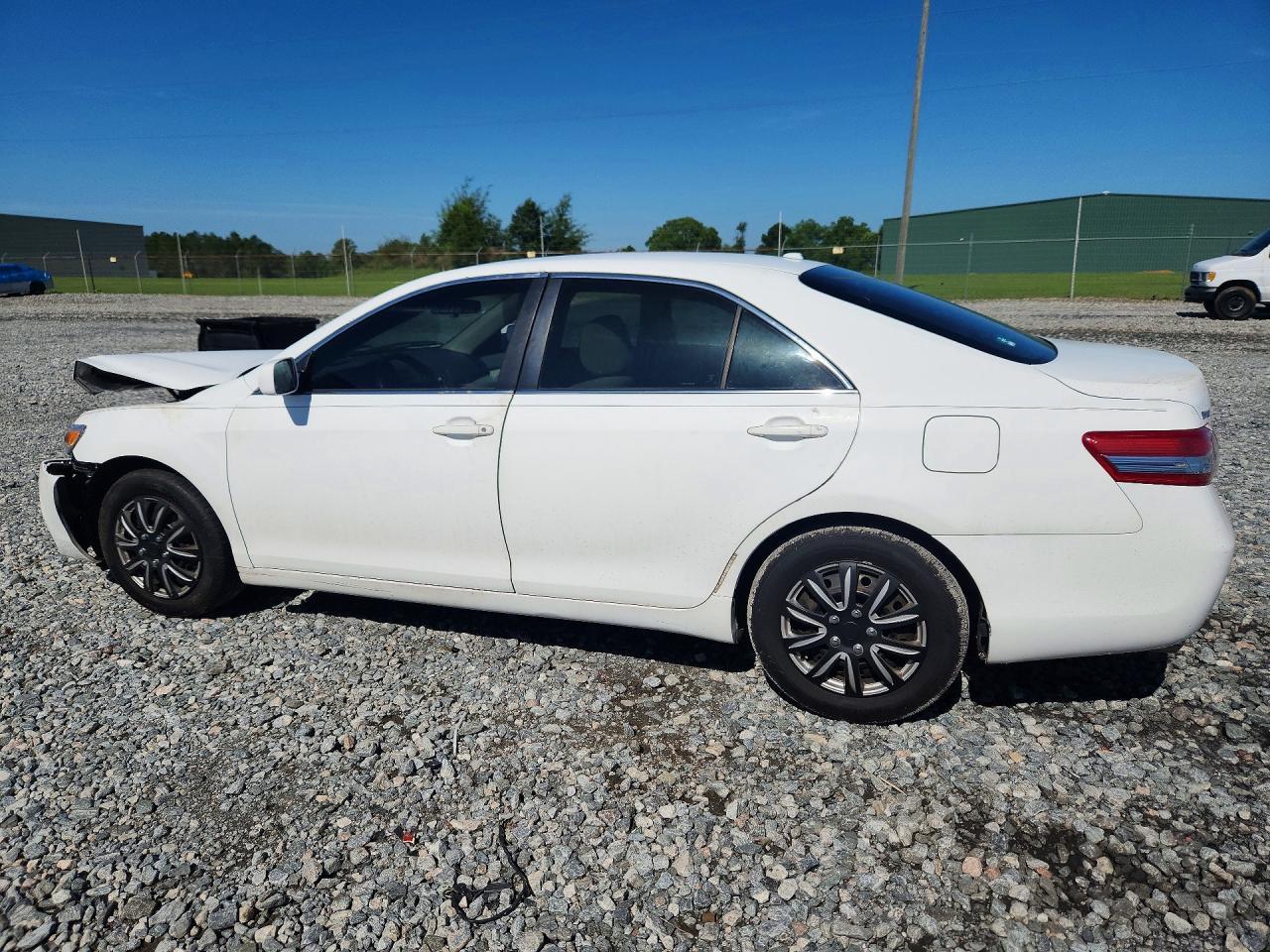 2010 Toyota Camry - Фото 2