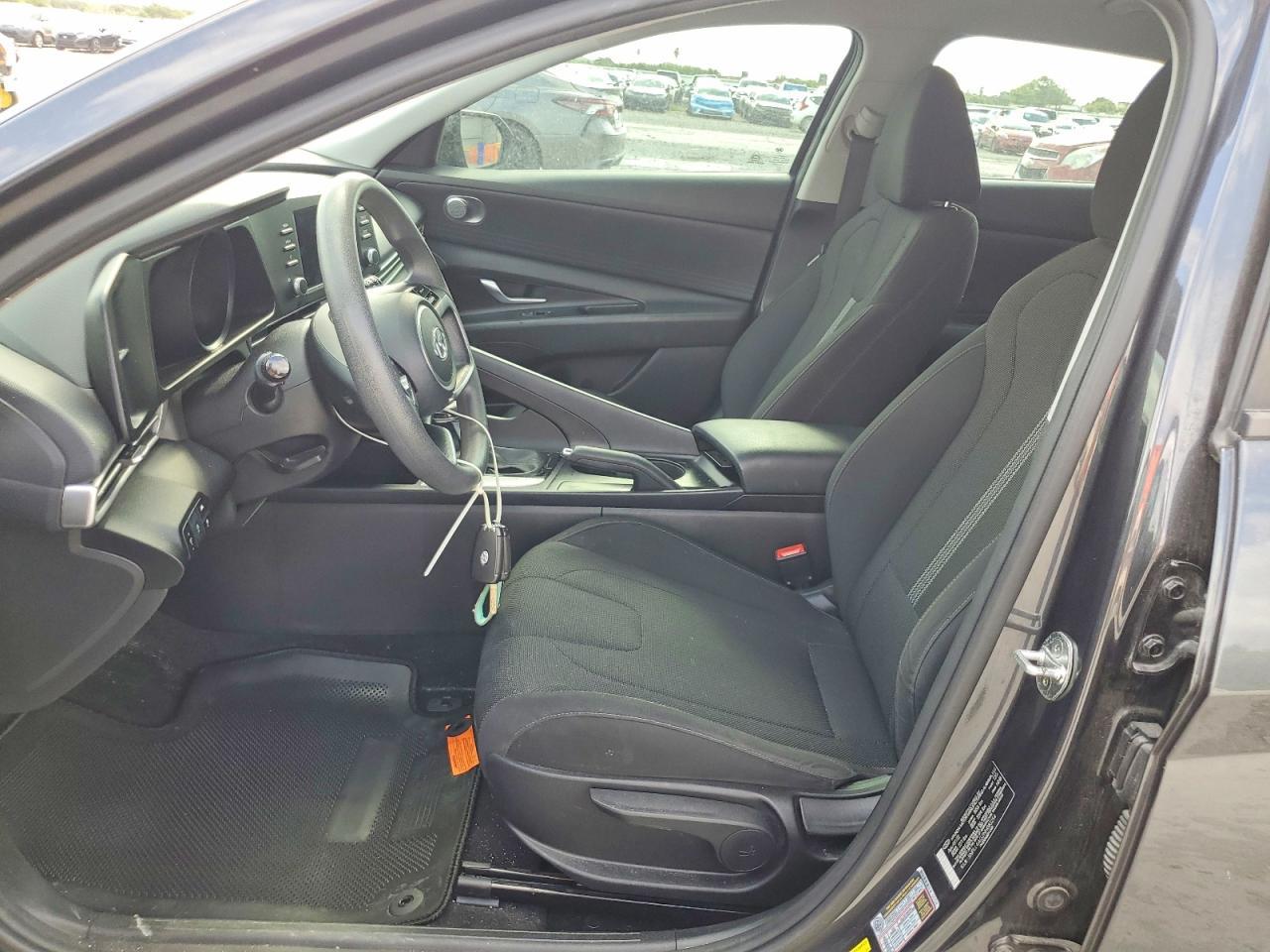 2022 Hyundai Elantra Se - Image 7