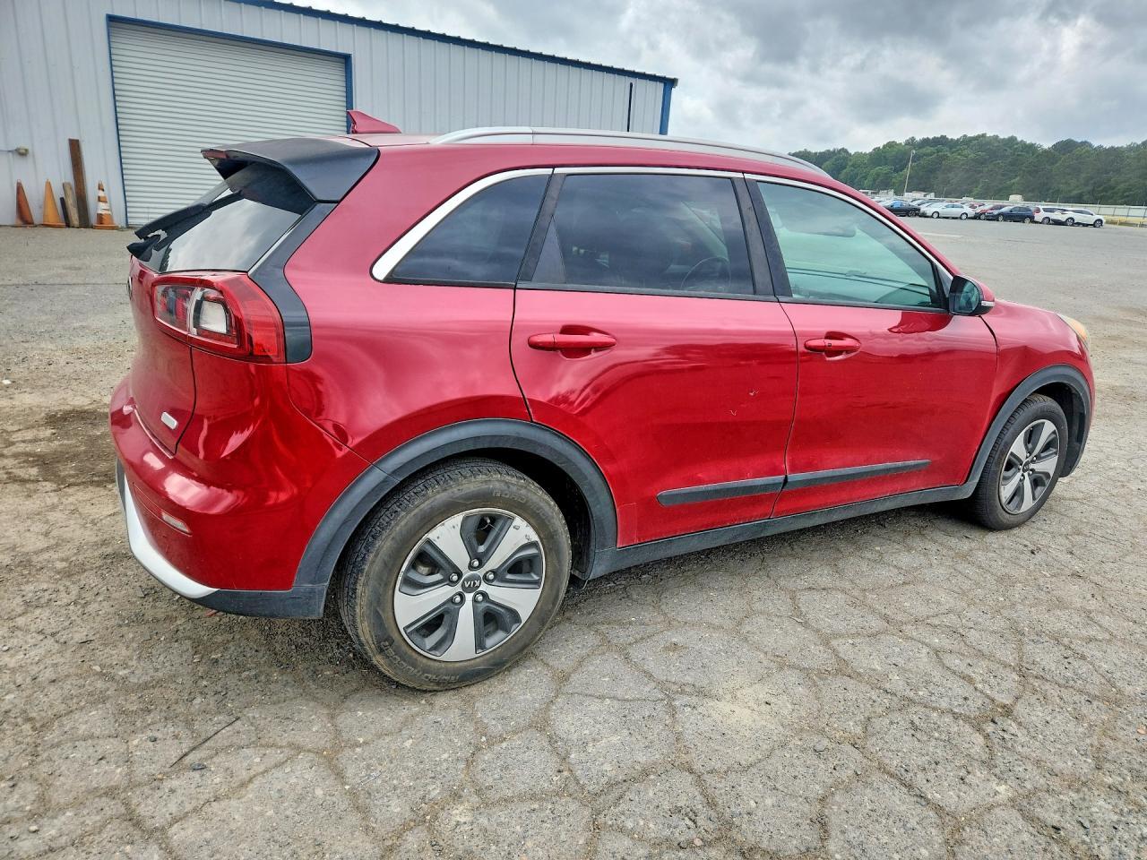 2017 Kia Niro Ex - Image 3