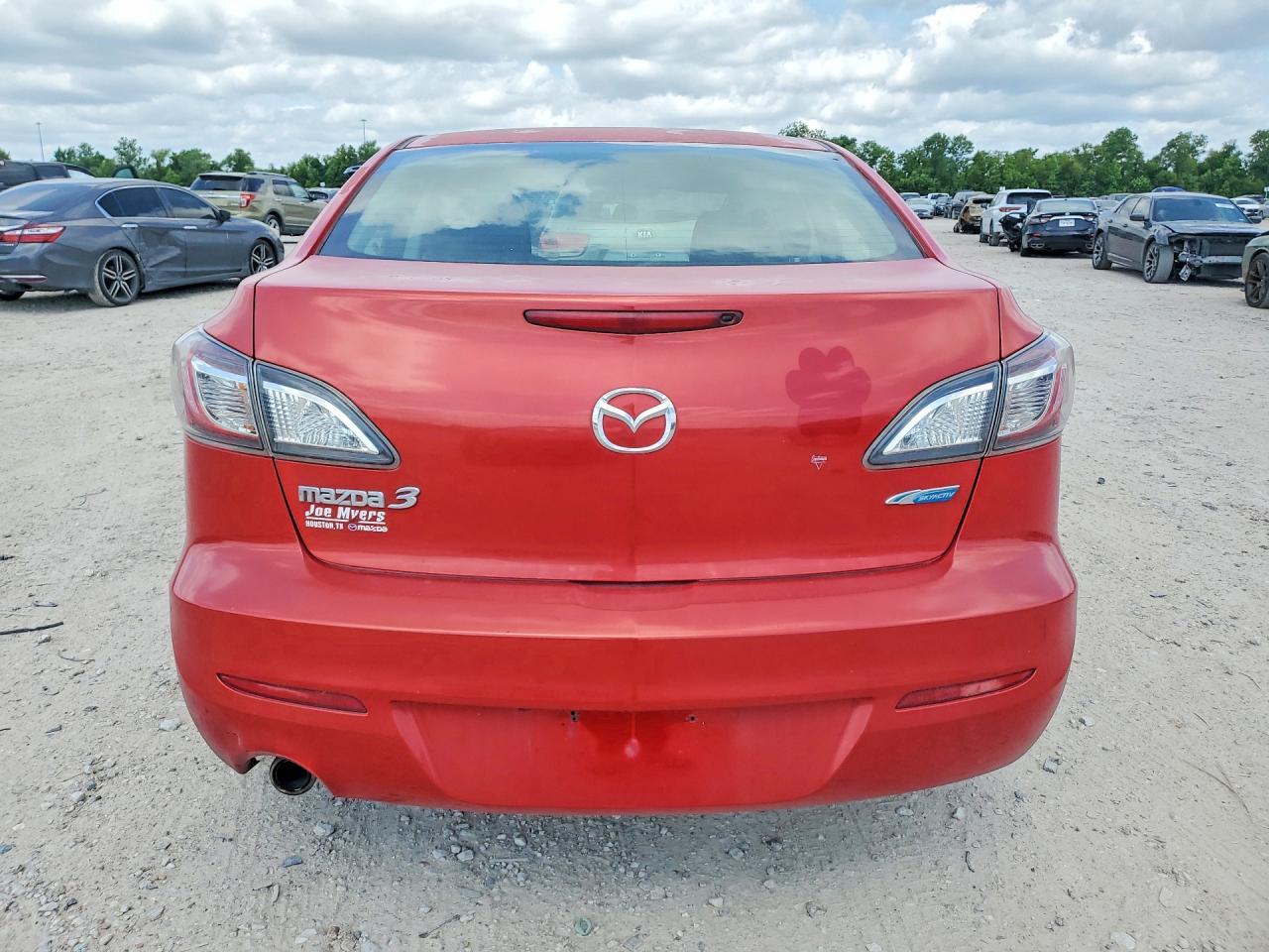 2013 Mazda 3 - Image 6