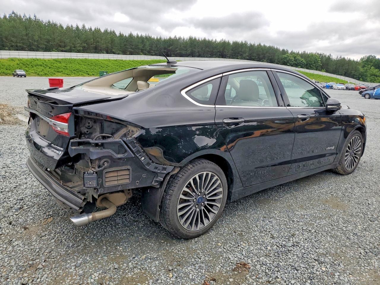 2018 Ford Fusion Titanium - Image 3
