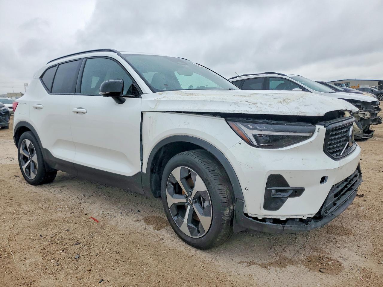 2026 Volvo Xc40 Plus - Фото 4
