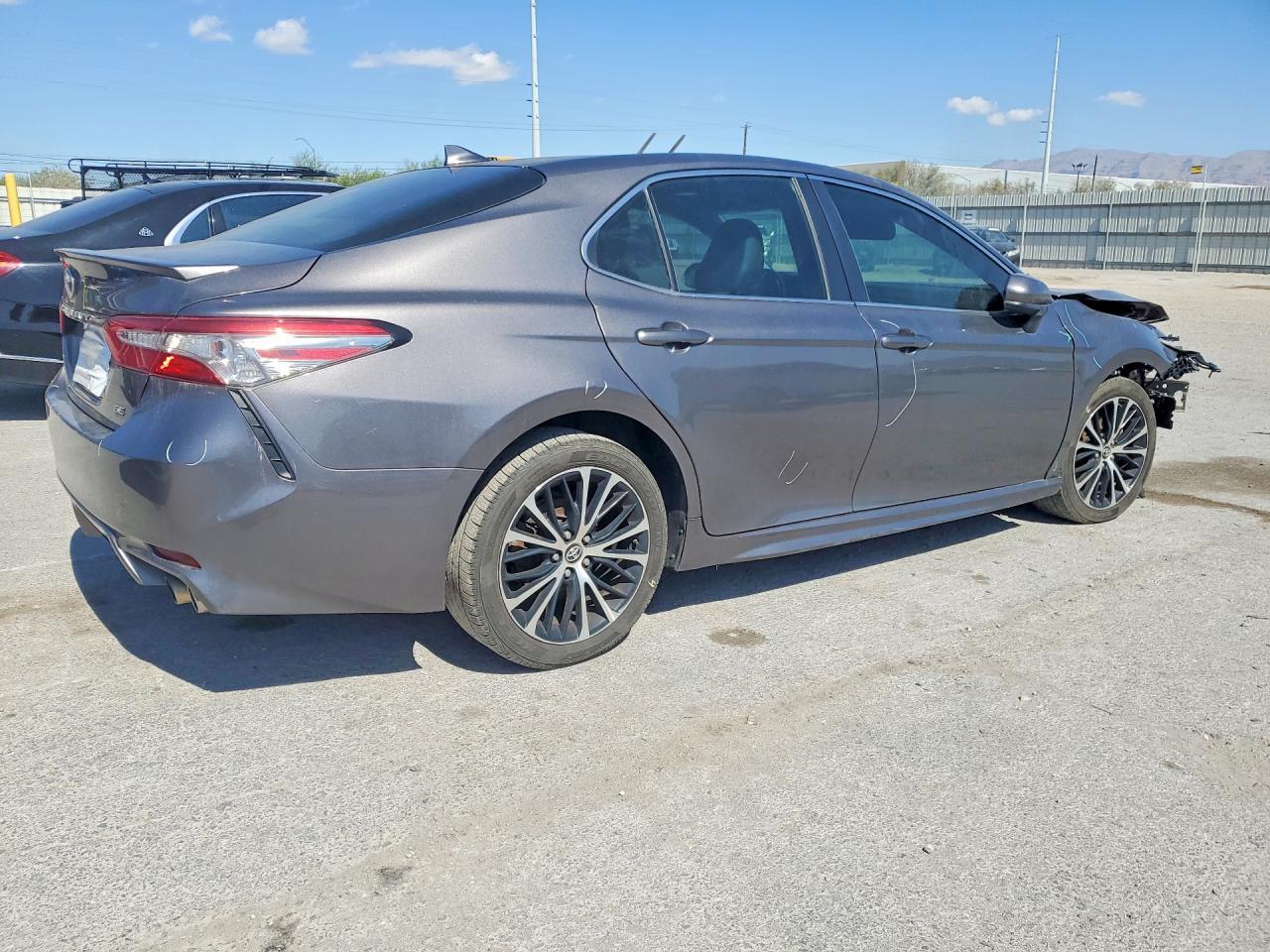 2019 Toyota Camry - Фото 3