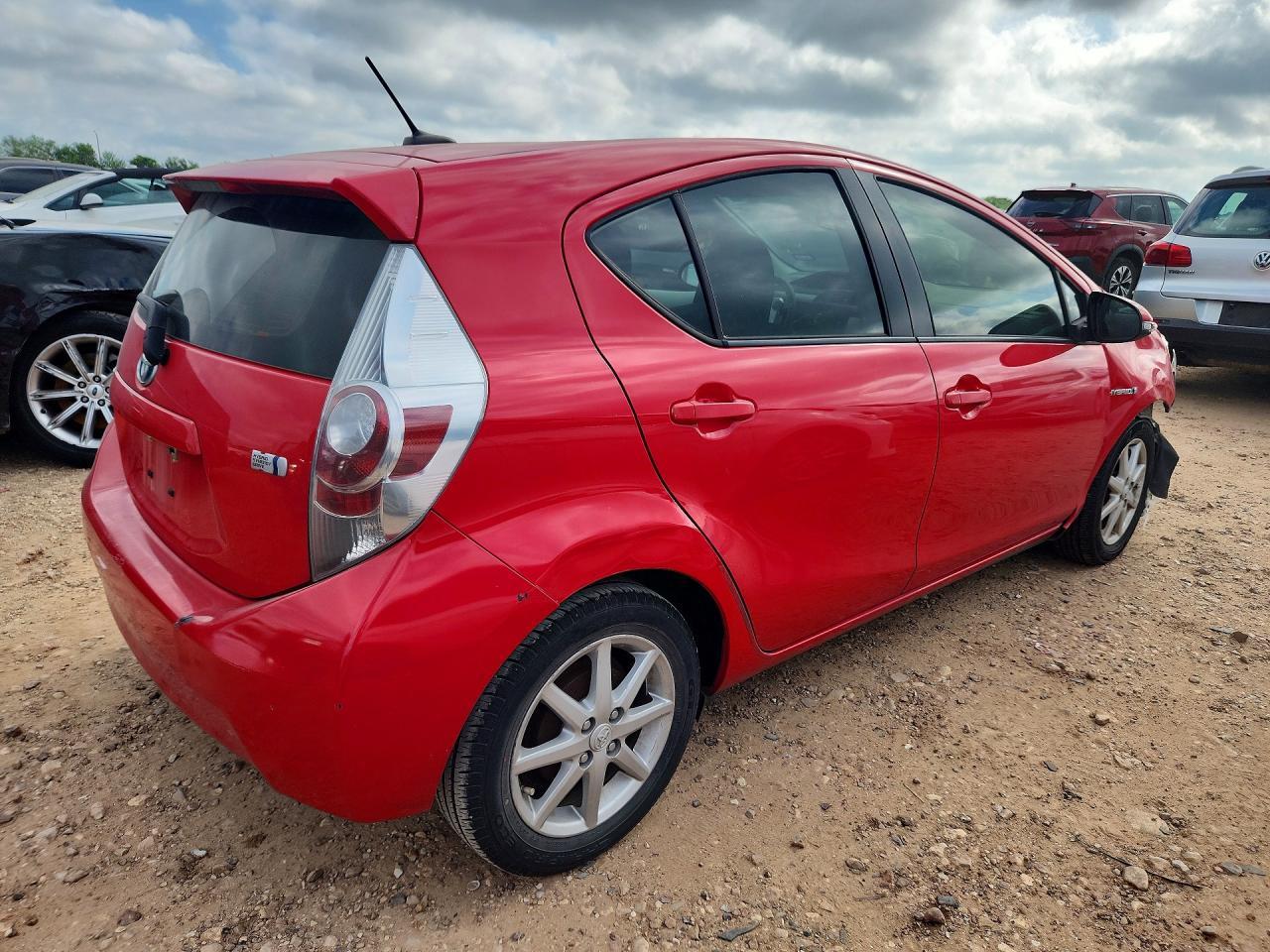 2014 Toyota Prius C Three - Фото 3