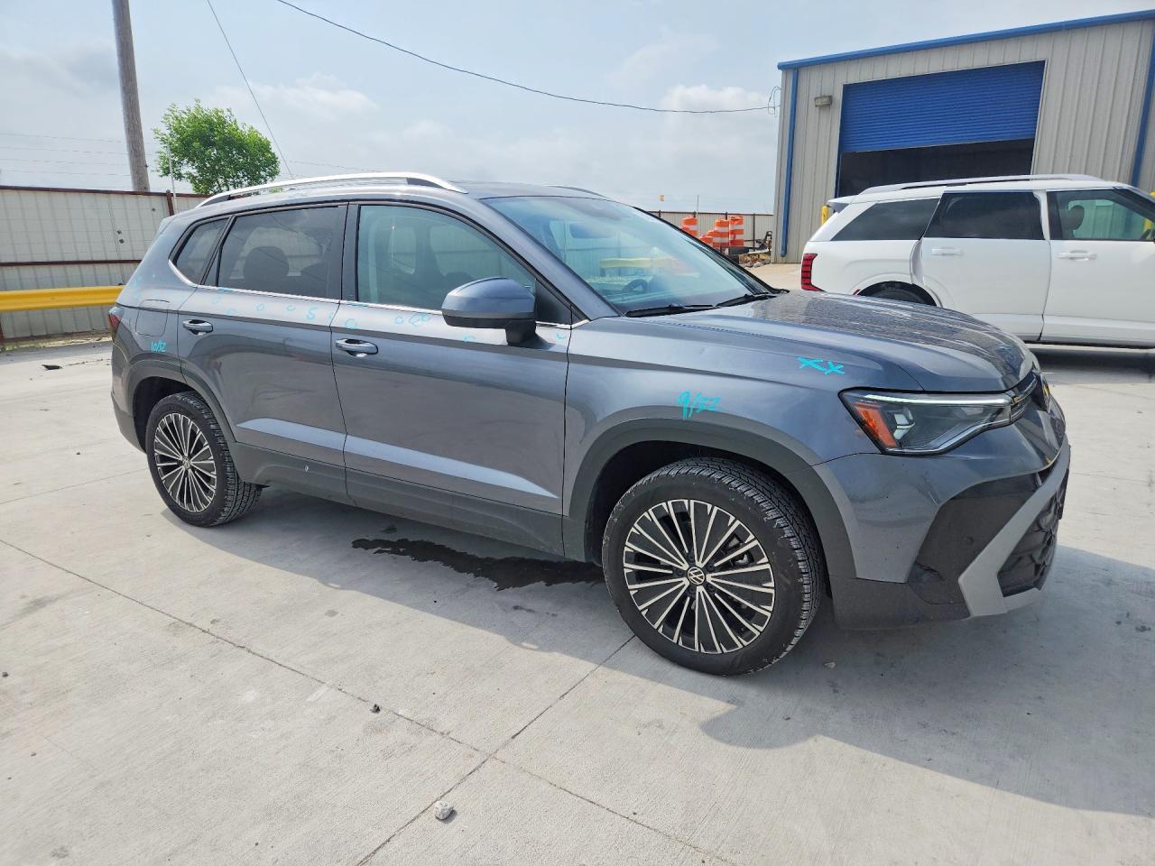 2025 Volkswagen Taos Se - Image 4