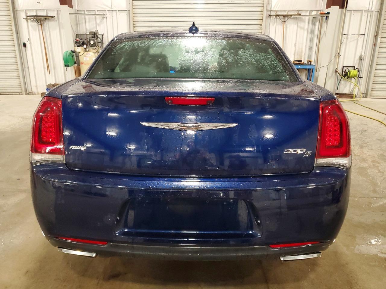 2017 Chrysler 300 S - Image 6