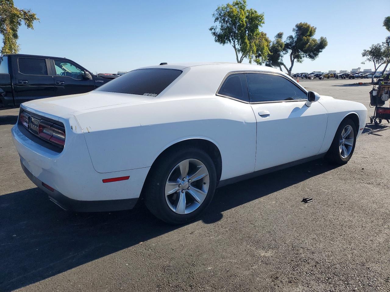 2015 Dodge Challenger Sxt - Image 3