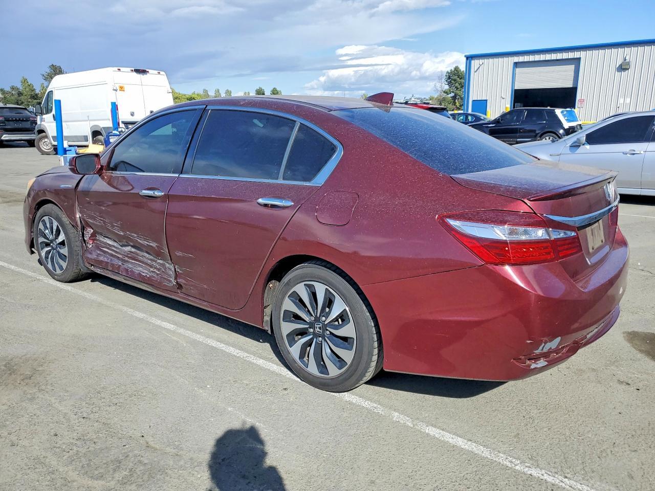 2017 Honda Accord Hybrid Exl - Image 2