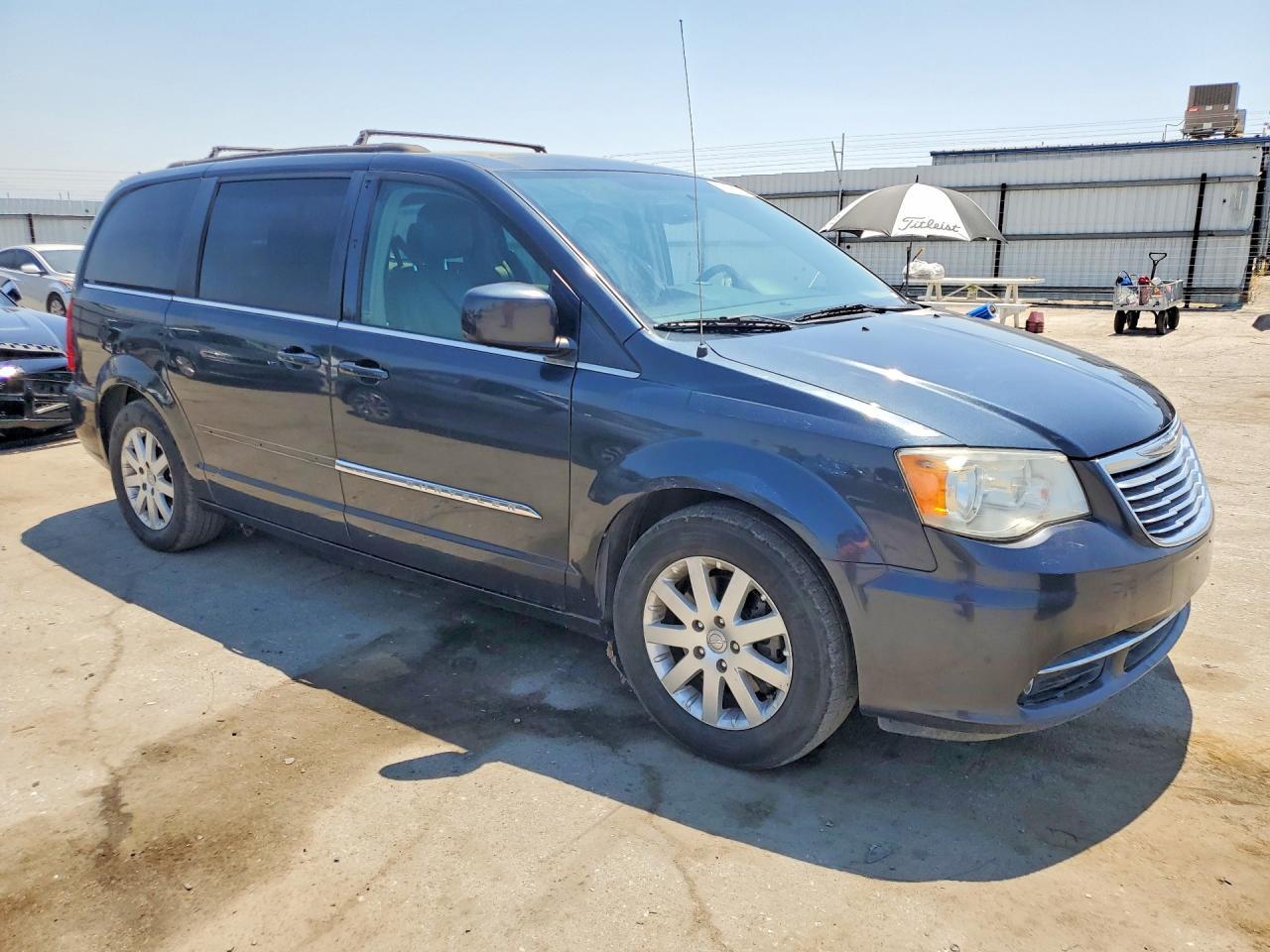 2014 Chrysler Town And Country Touring - Фото 4
