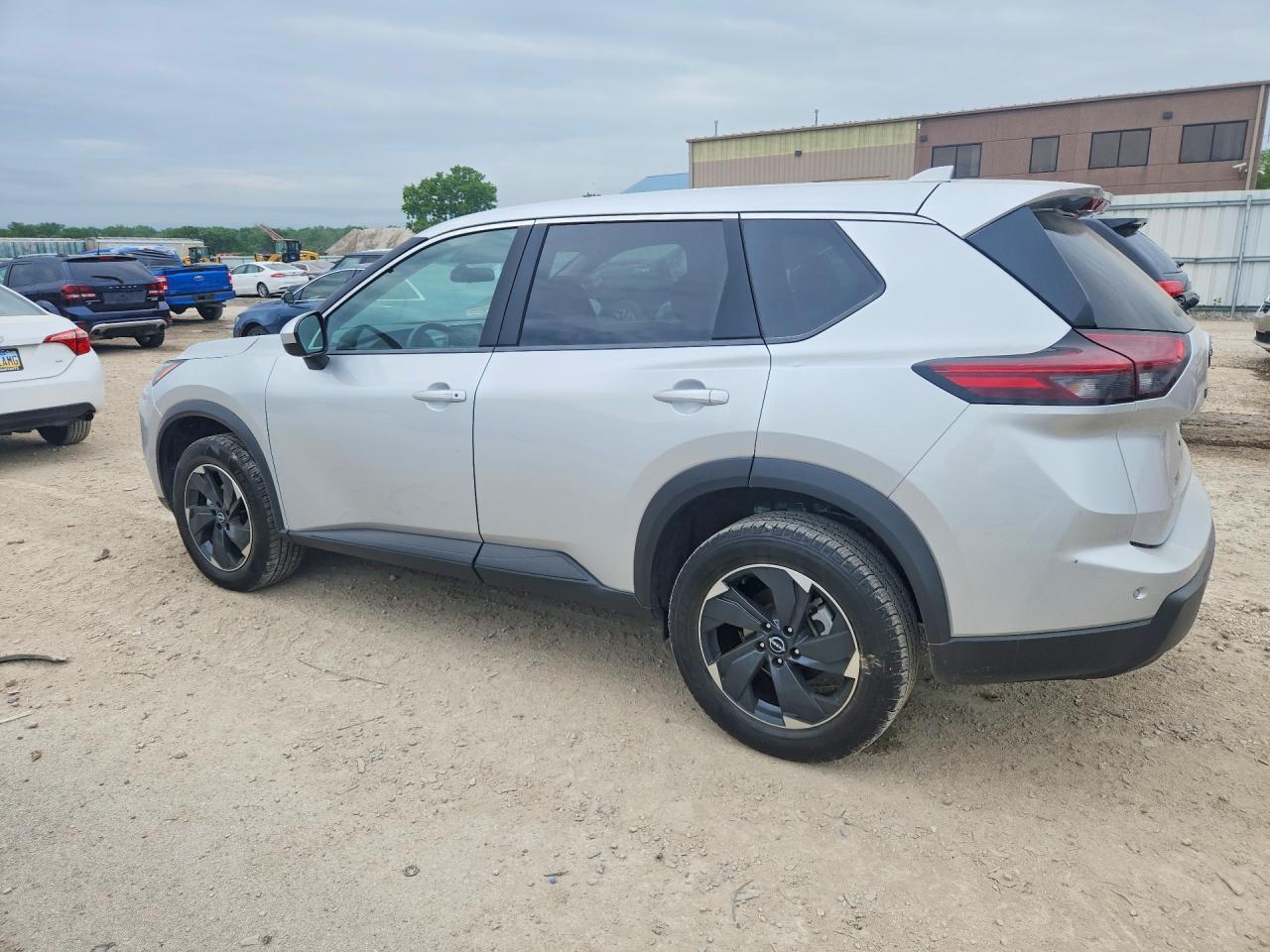 2024 Nissan Rogue Sv - Фото 2