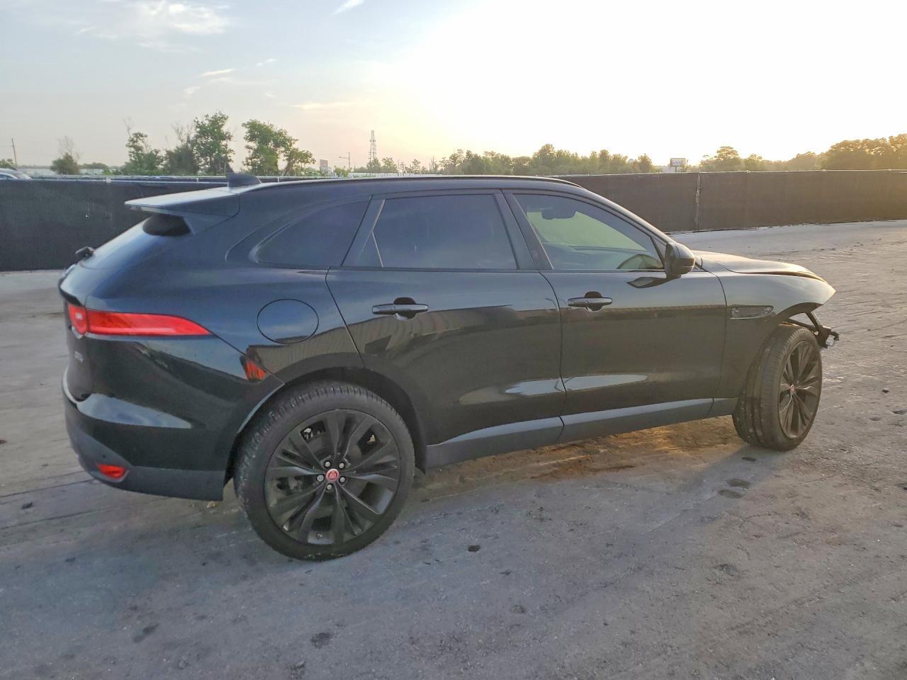2020 Jaguar F-Pace Premium - Image 3
