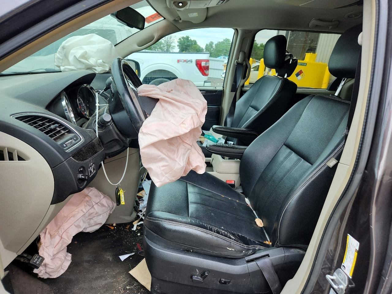 2015 Chrysler Town & Country Touring - Фото 7