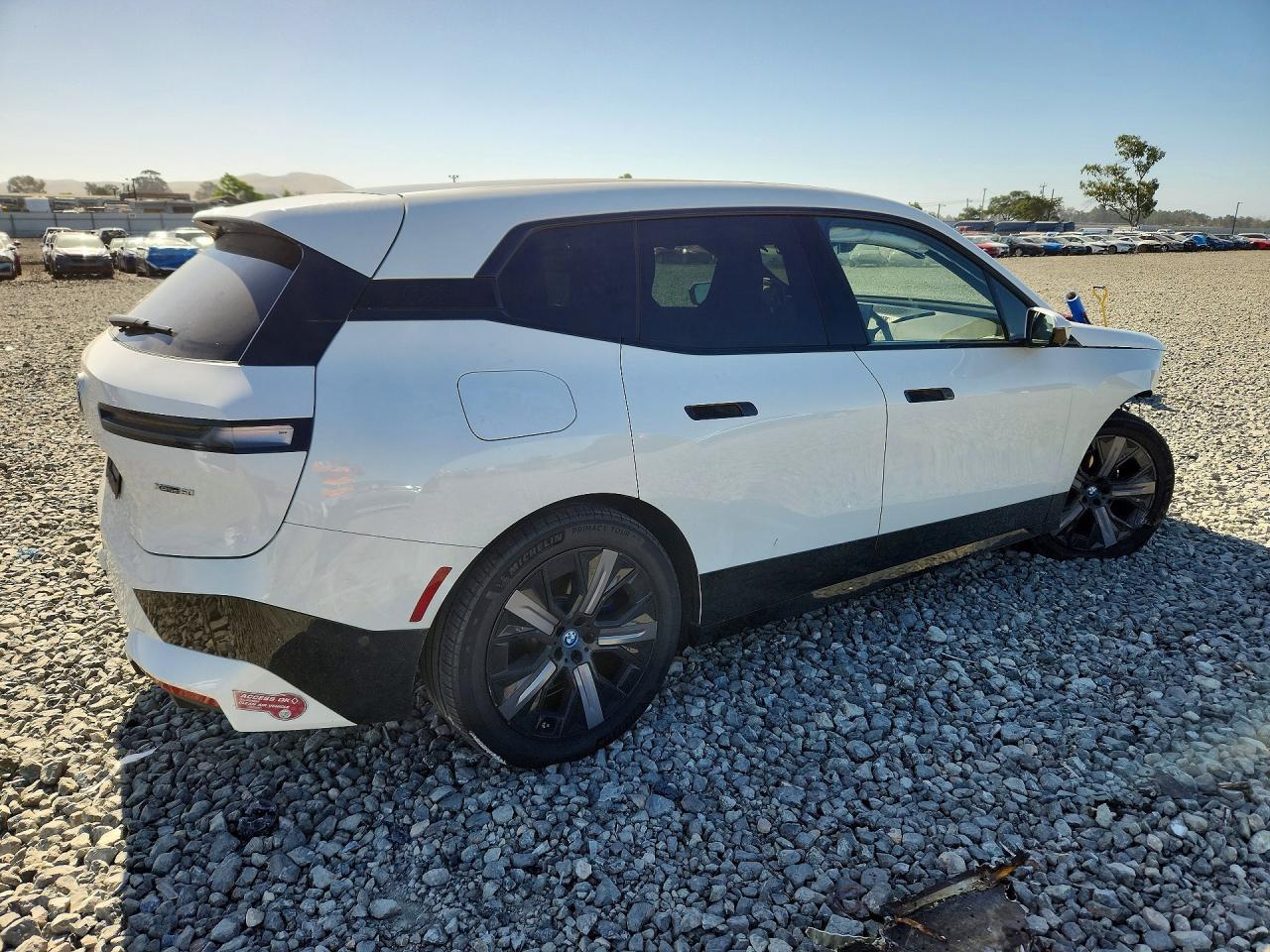 2025 BMW Ix xDrive50 - Фото 3