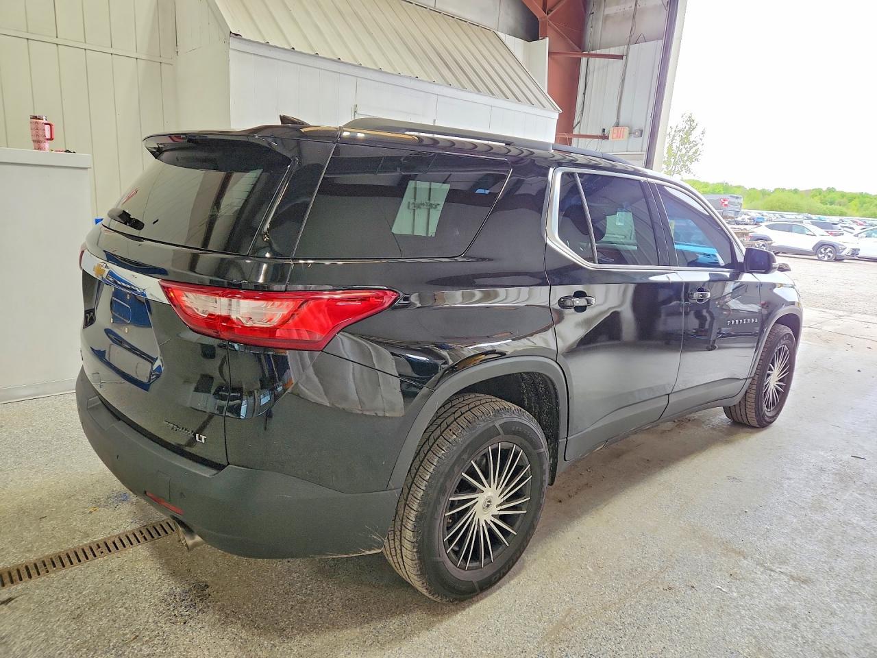 2021 Chevrolet Traverse Lt - Фото 3