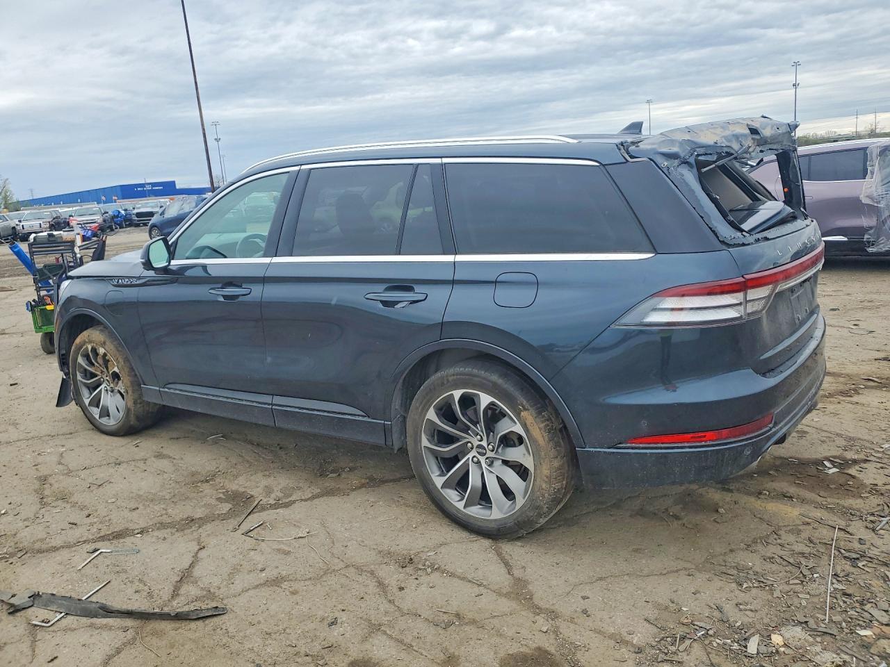 2022 Lincoln Aviator Grand Touring - Image 2