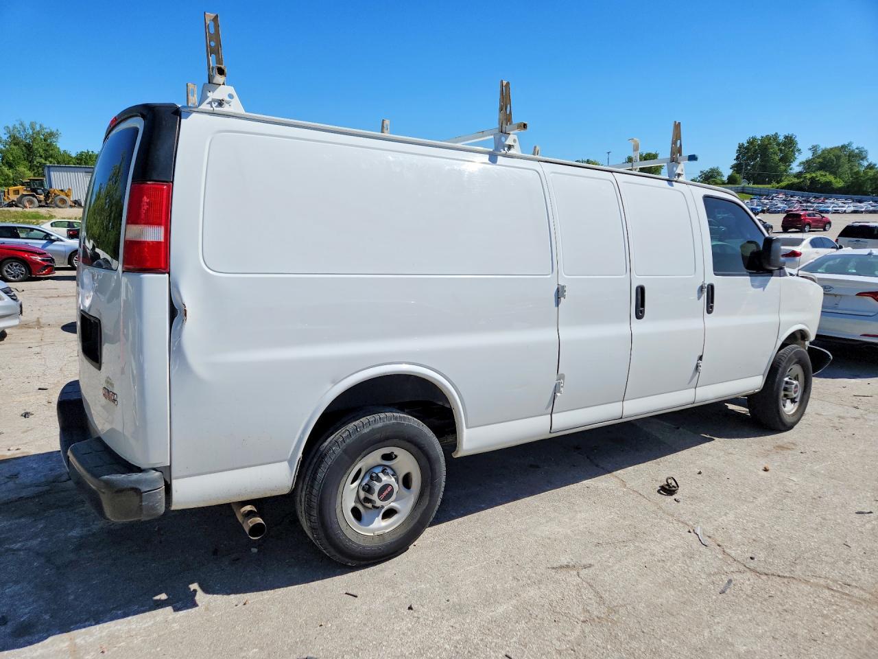 2016 GMC Savana G2500 - Фото 3