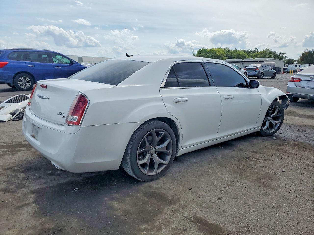 2014 Chrysler 300 S - Image 3