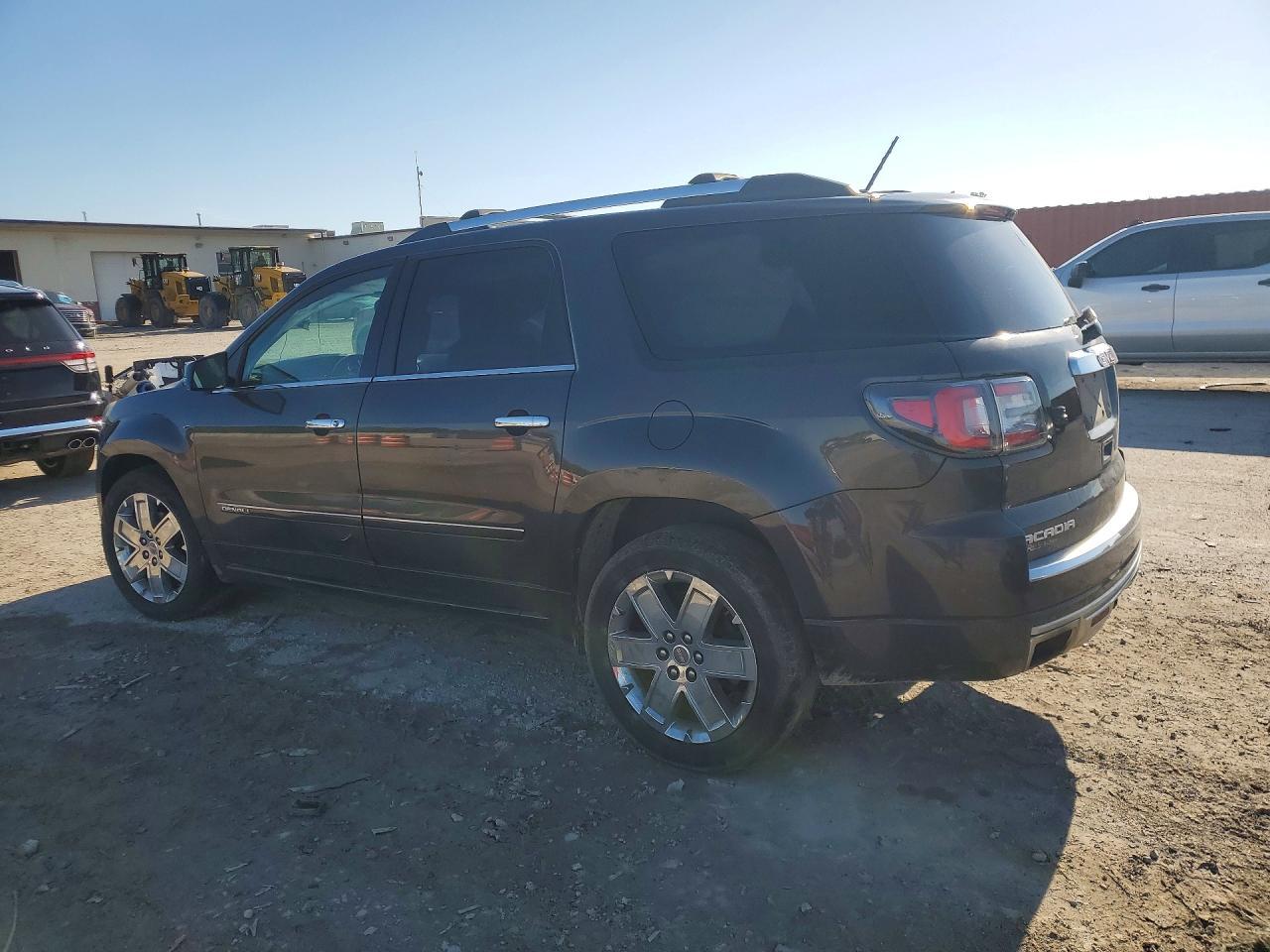 2015 GMC Acadia Denali - Фото 2