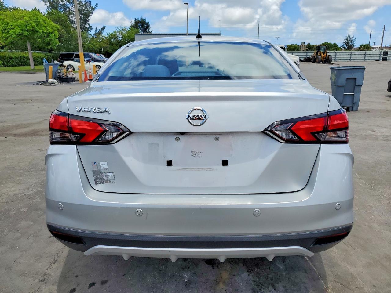 2020 Nissan Versa S - Фото 6