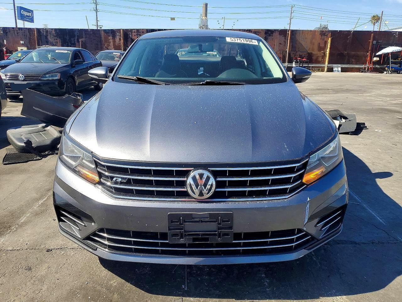 2018 Volkswagen Passat S - Фото 5