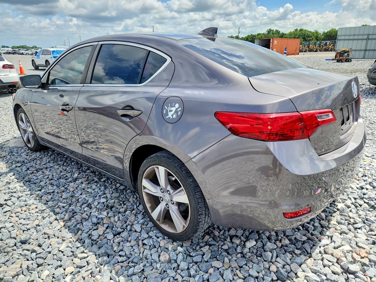 2013 Acura Ilx 20 Premium - Image 2