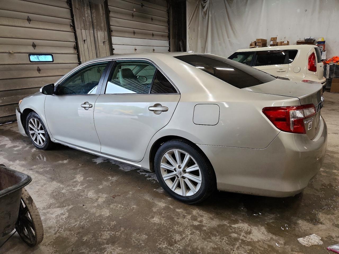 2014 Toyota Camry Xle V6 - Фото 2